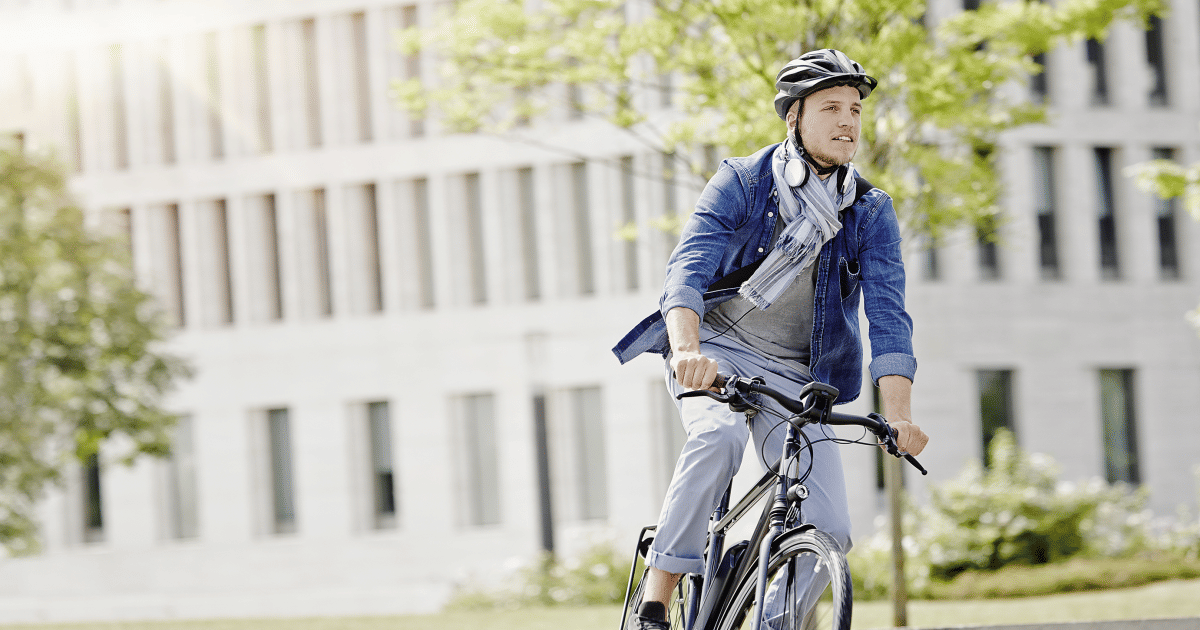 E-Bikes sicher fahren: Wie Sie Unflle und Verletzungen vermeiden |  Apotheken Umschau