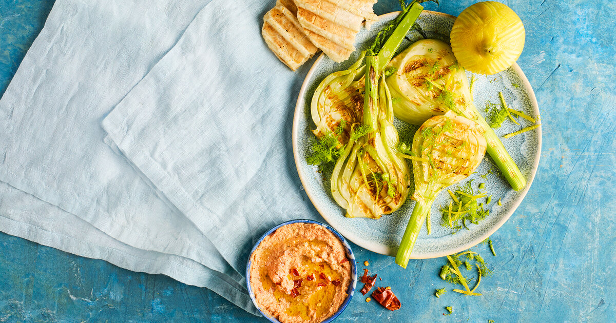 Fenchel-und-Fladenbrote-mit-Tomaten-Hummus