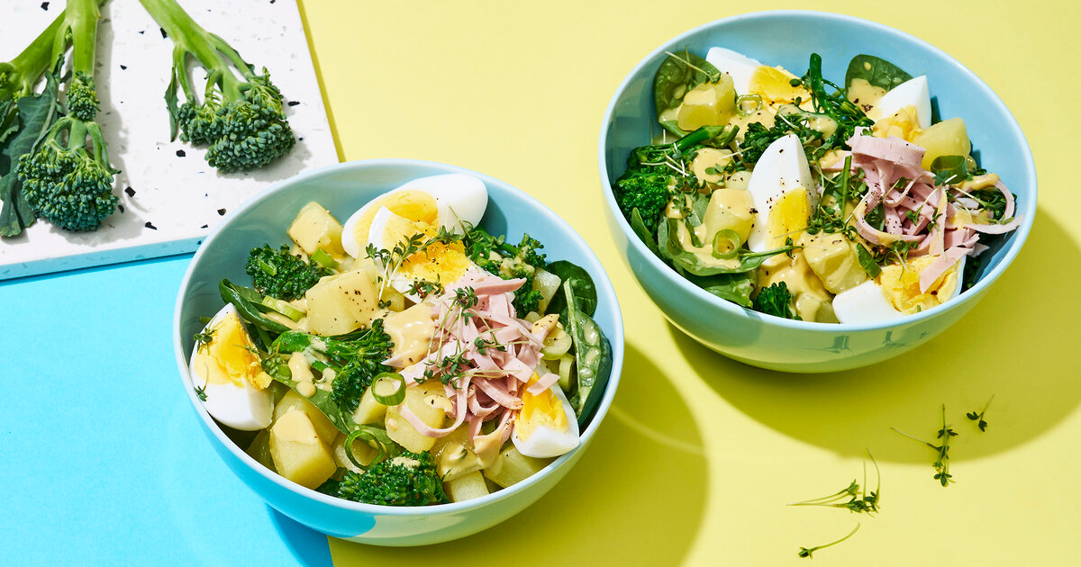 Kartoffelsalat-Bowl-mit-Brokkoli-Ei-und-Schinken