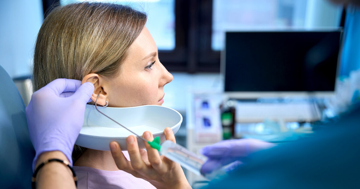 Wie-ein-Ohrenschmalz-Pfropf-entsteht-und-man-ihn-los-wird