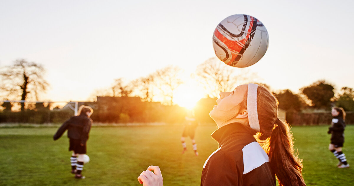 Kopfb-lle-beim-Fu-ball-Studie-zeigt-Ver-nderungen-im-Gehirn