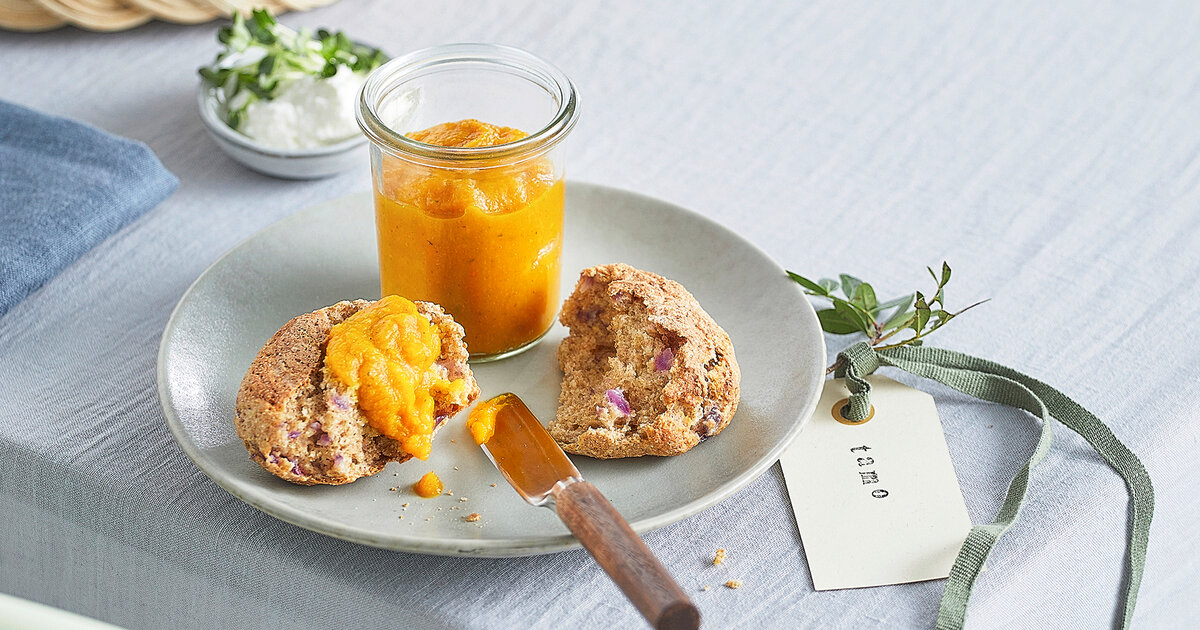 Schnelle-Zwiebelbr-tchen-mit-K-rbiscreme