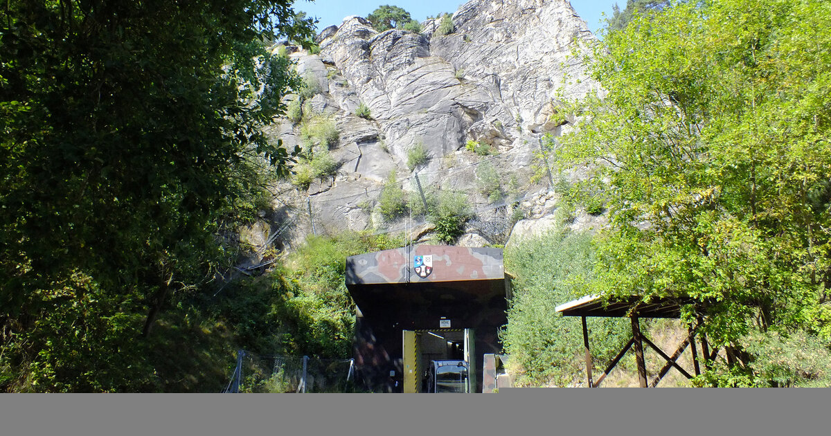 80-Meter-unter-der-Erde-die-gr-te-Apotheke-der-Bundeswehr