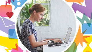 Eine Frau arbeitet konzentriert an einem Notebook, symbolisch für hohe Konzentration.