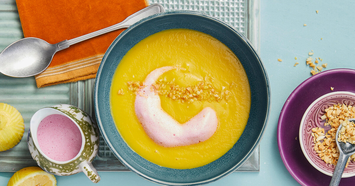 Steckr-ben-Karotten-Suppe-mit-Rote-Bete-Schaum