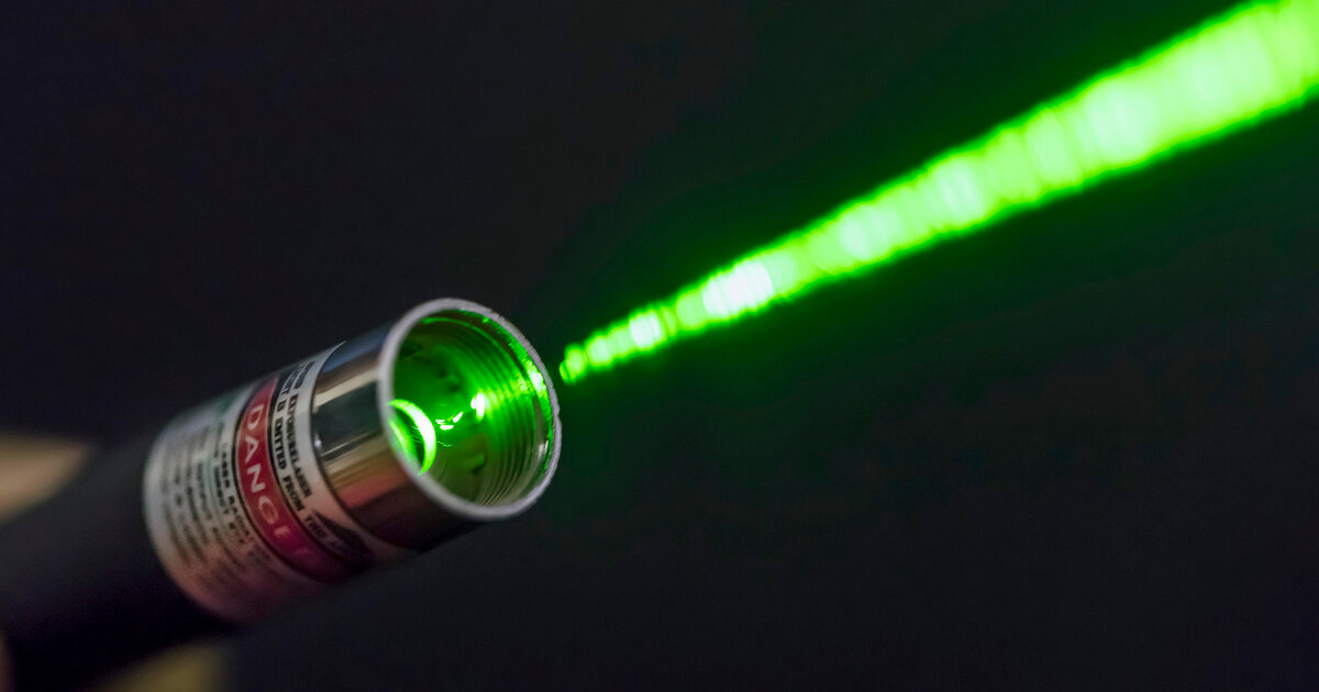 Beim-Spielen-mit-Laserpointern-sind-Kinderaugen-in-Gefahr